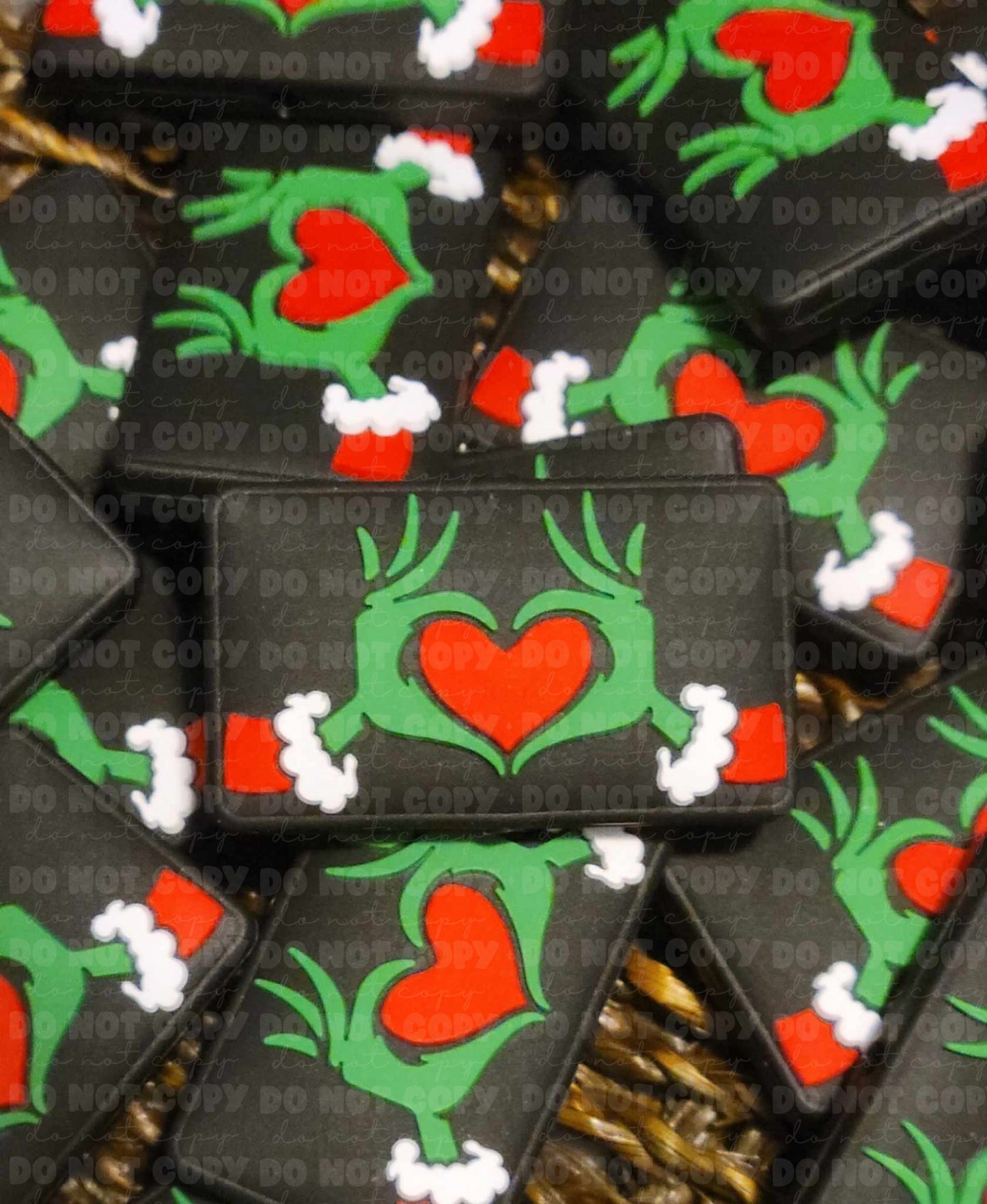 220 FB Green dude heart hands Christmas Focal Bead