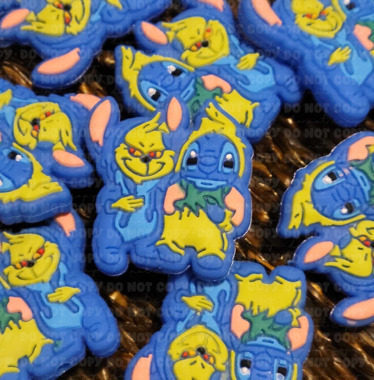 210 FB Christmas Green dude and blue guy Focal Bead