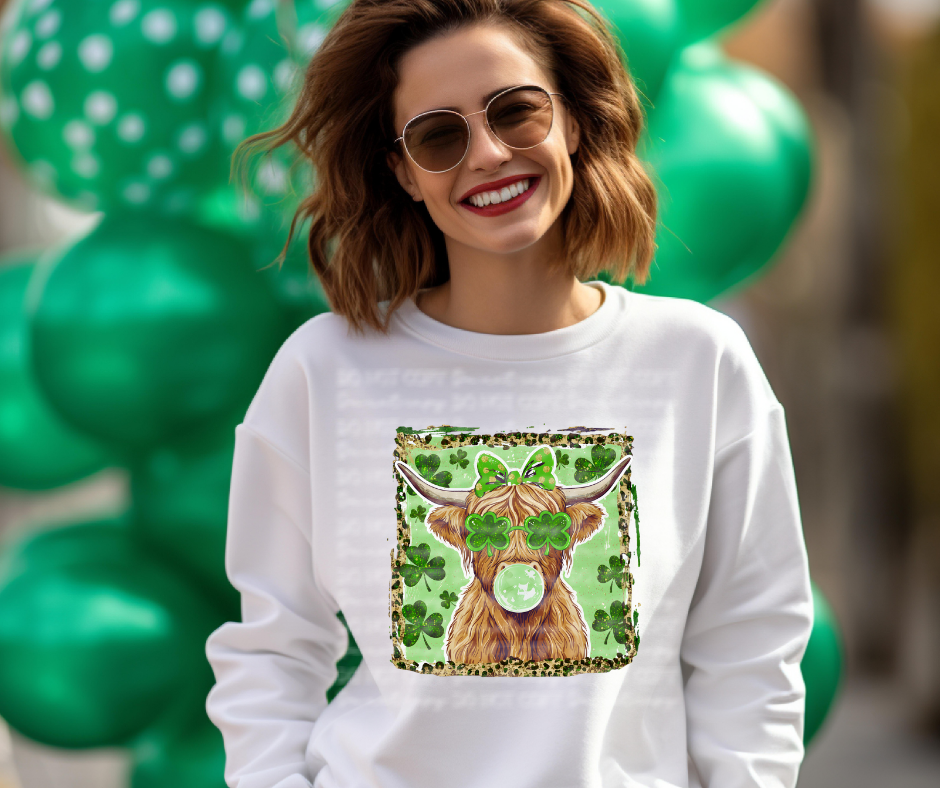 6690 - St. Patrick Highland Cow blowing bubble gum *DTF Transfer