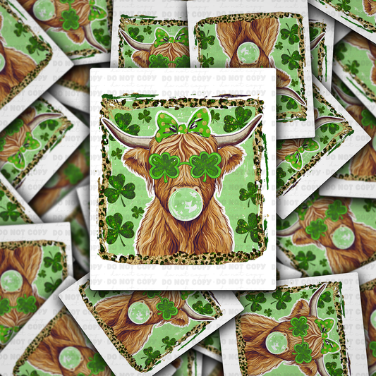 DS - 2620 Highland Cow blowing bubble St. Patrick's Die Cut sticker