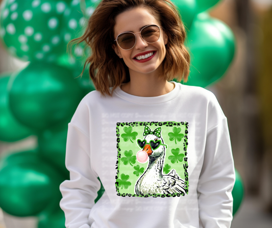 6689 - St. Patrick Duck blowing bubble gum *DTF Transfer
