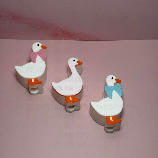 Goose straw topper